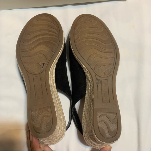 St. John's Bay Memory Foam Slingback Sandals. Size 7. Black with buckle. - Picture 11 of 15